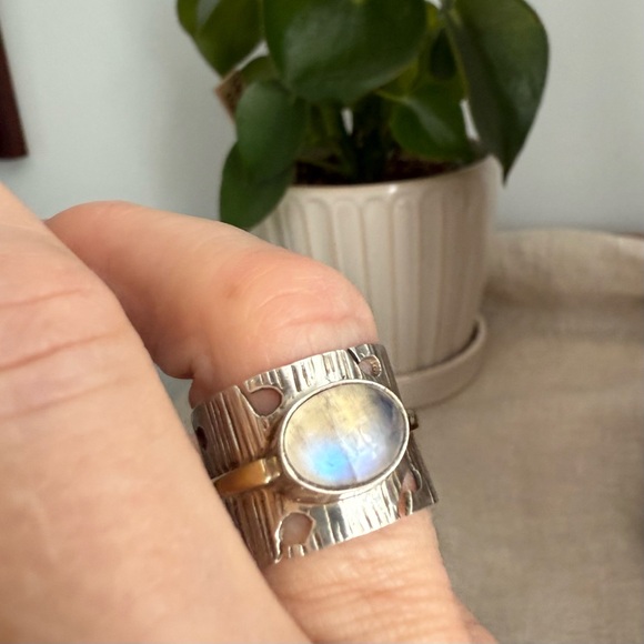 Sundance Silver and Moonstone Ring. 7US - Picture 6 of 11
